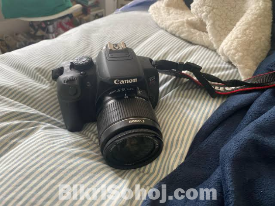Cannon 700D